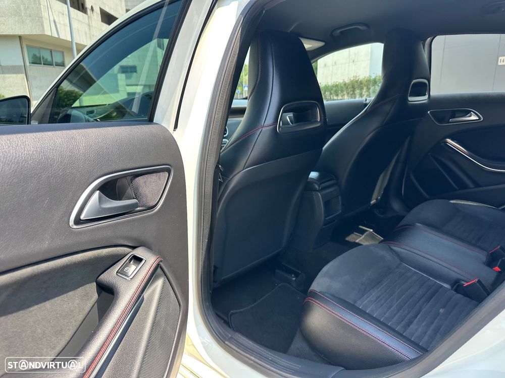 Mercedes-Benz A 180 d AMG Line - 28