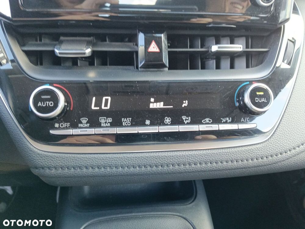 Toyota Corolla 1.8 Hybrid Comfort - 23