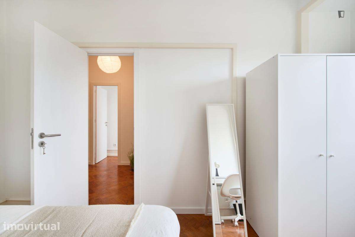 Quarto - localizado em Marquês de Pombal Lisbon - Grande imagem: 2/22