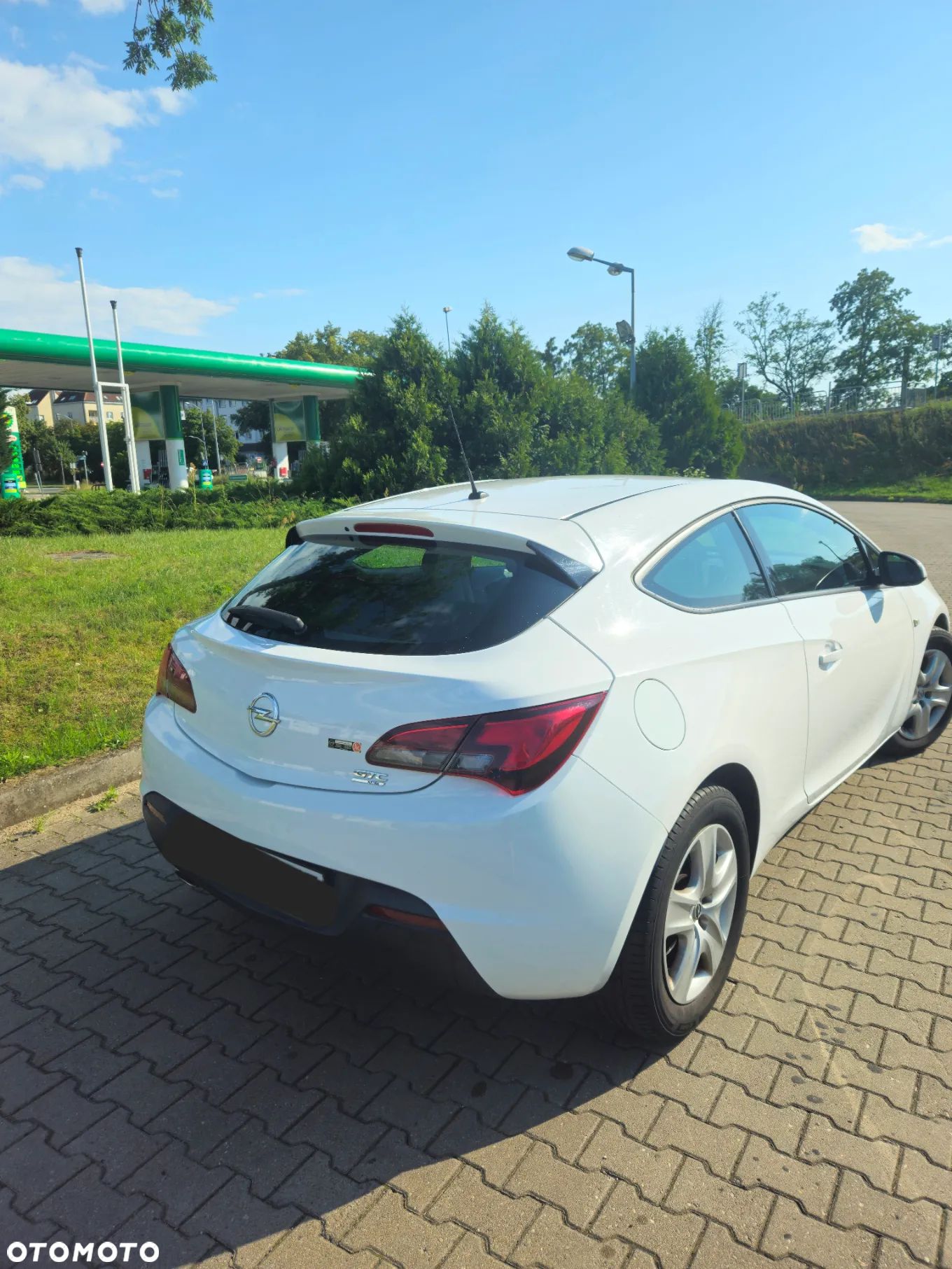 Opel Astra IV GTC 1.4 T Active - 4