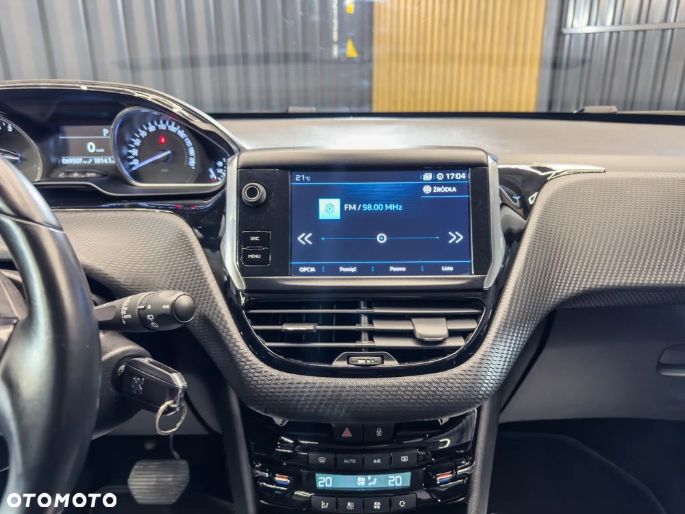 Peugeot 2008 BlueHDi FAP 120 STOP & START EAT6 Allure - 21