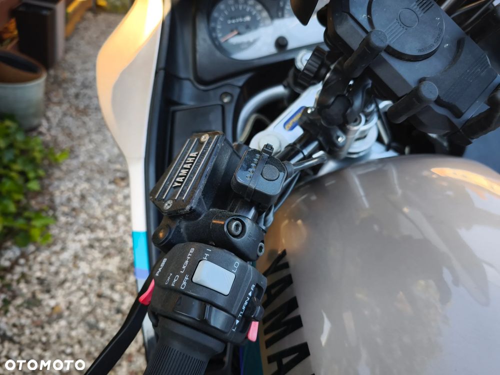 Yamaha FJ - 16