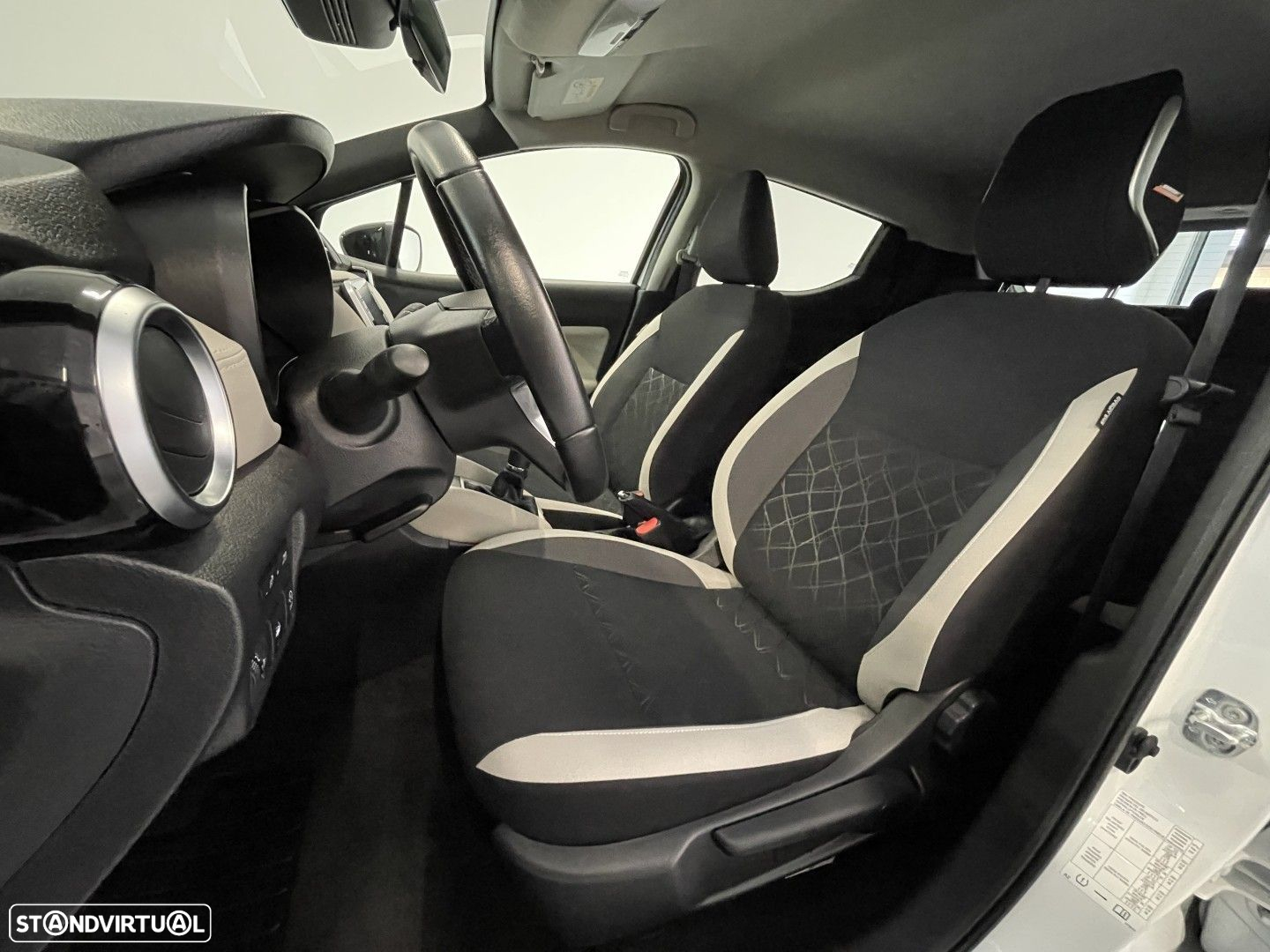 Nissan Micra 1.0 IG-T N-Design Black P.Navi - 37