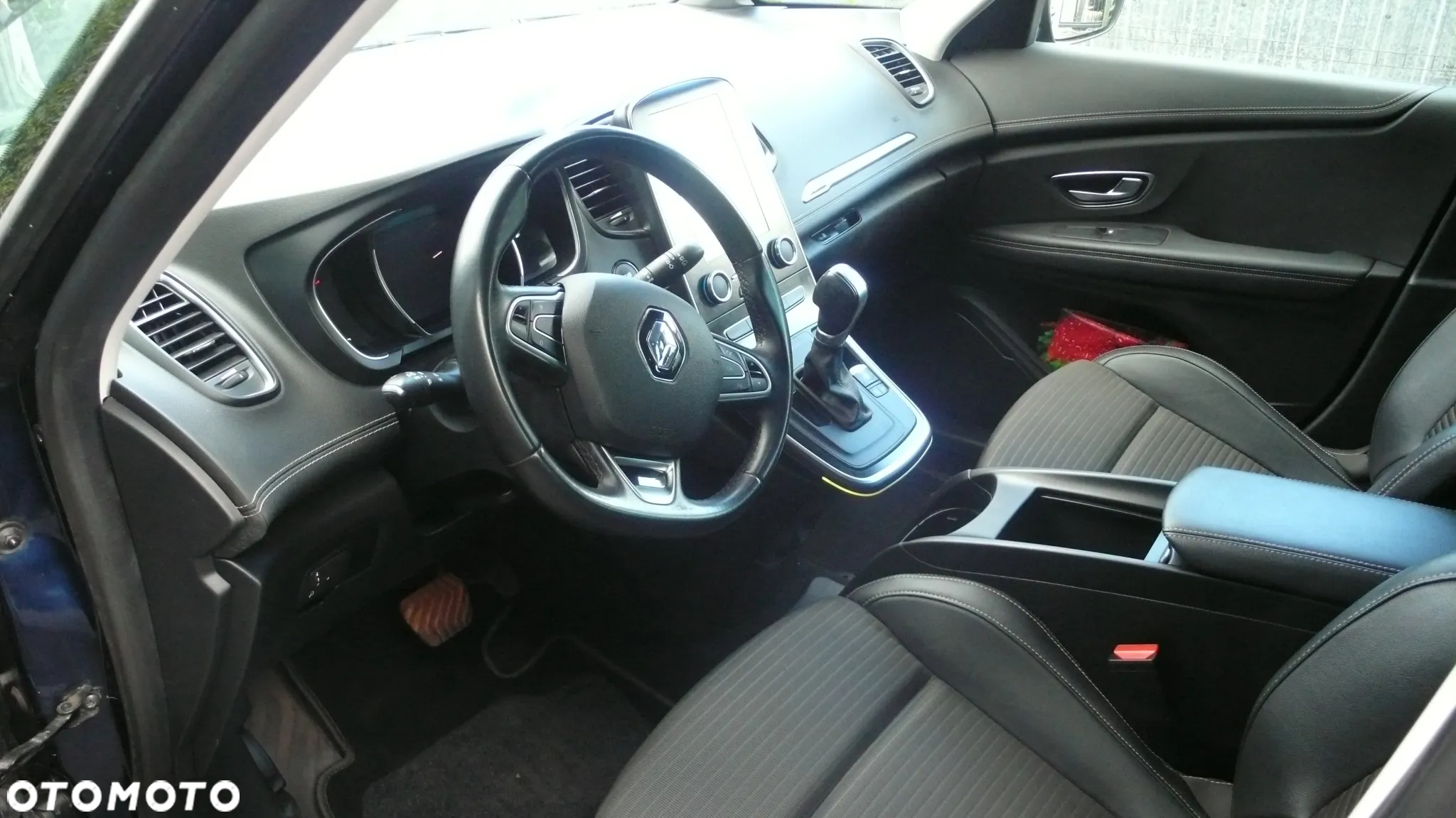 Renault Grand Scenic TCe 140 GPF EDC BLACK EDITION - 11