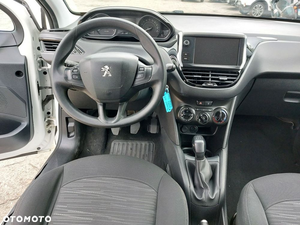 Peugeot 208 - 18
