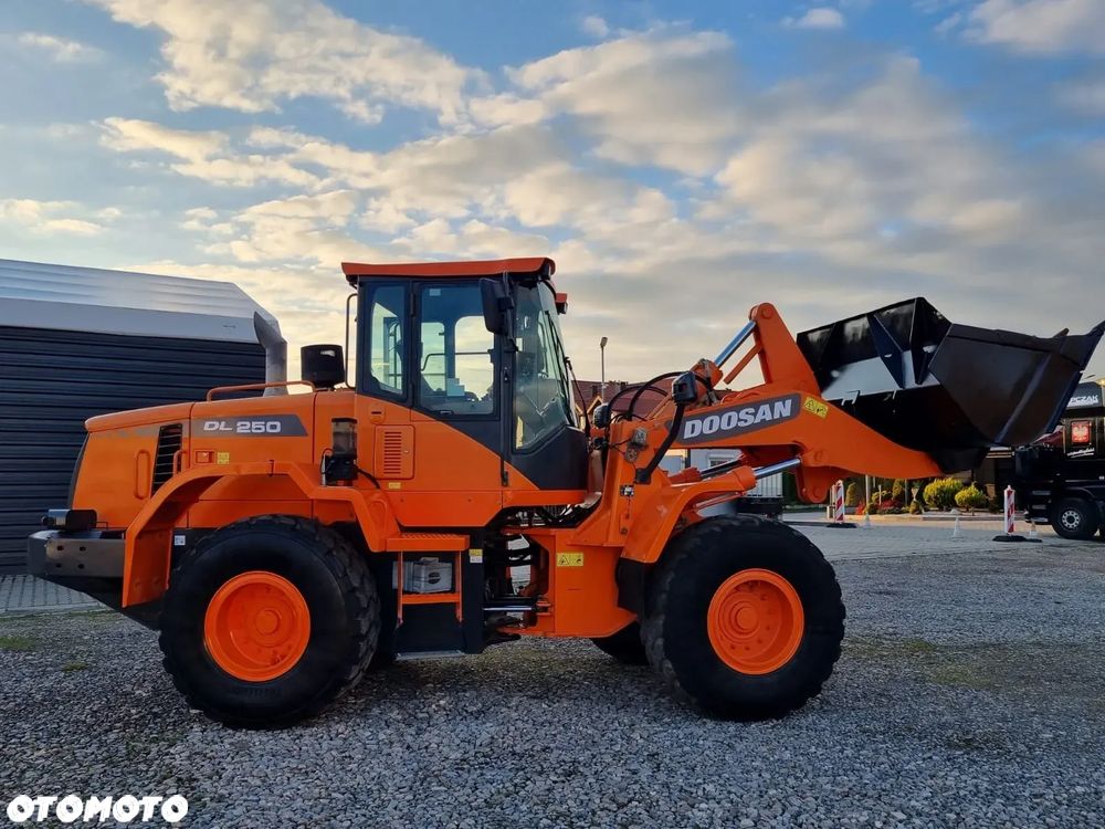 Doosan DL 250 Ładowarka Kołowa 14,4t SUPER STAN Waga Kamera