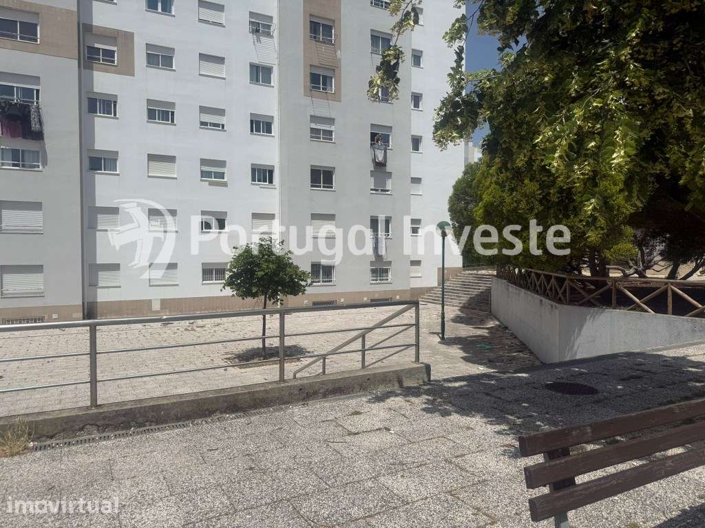 T4 Espaçoso em Carnaxide | Excelente Localização - Grande imagem: 2/24