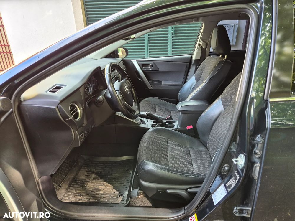 Toyota Auris 1.8 L VVT-i HSD Sol - 11