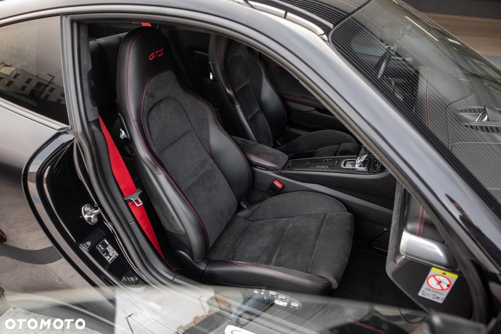 Porsche 911 Carrera GTS PDK - 32