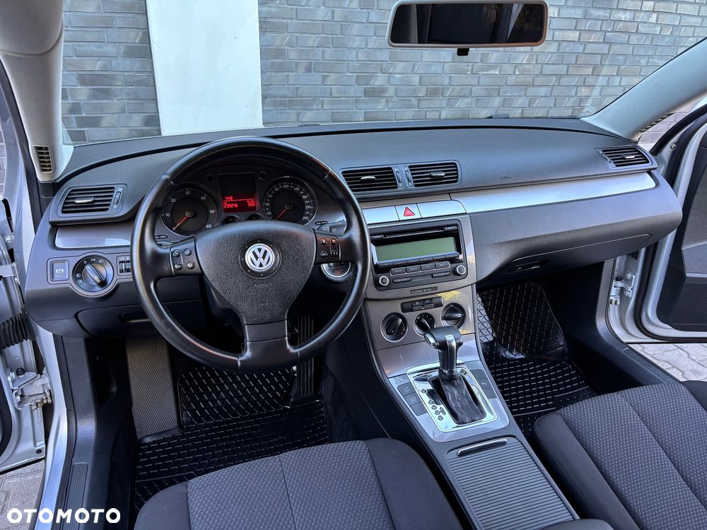Volkswagen Passat 2.0 TDI Trendline DSG - 5
