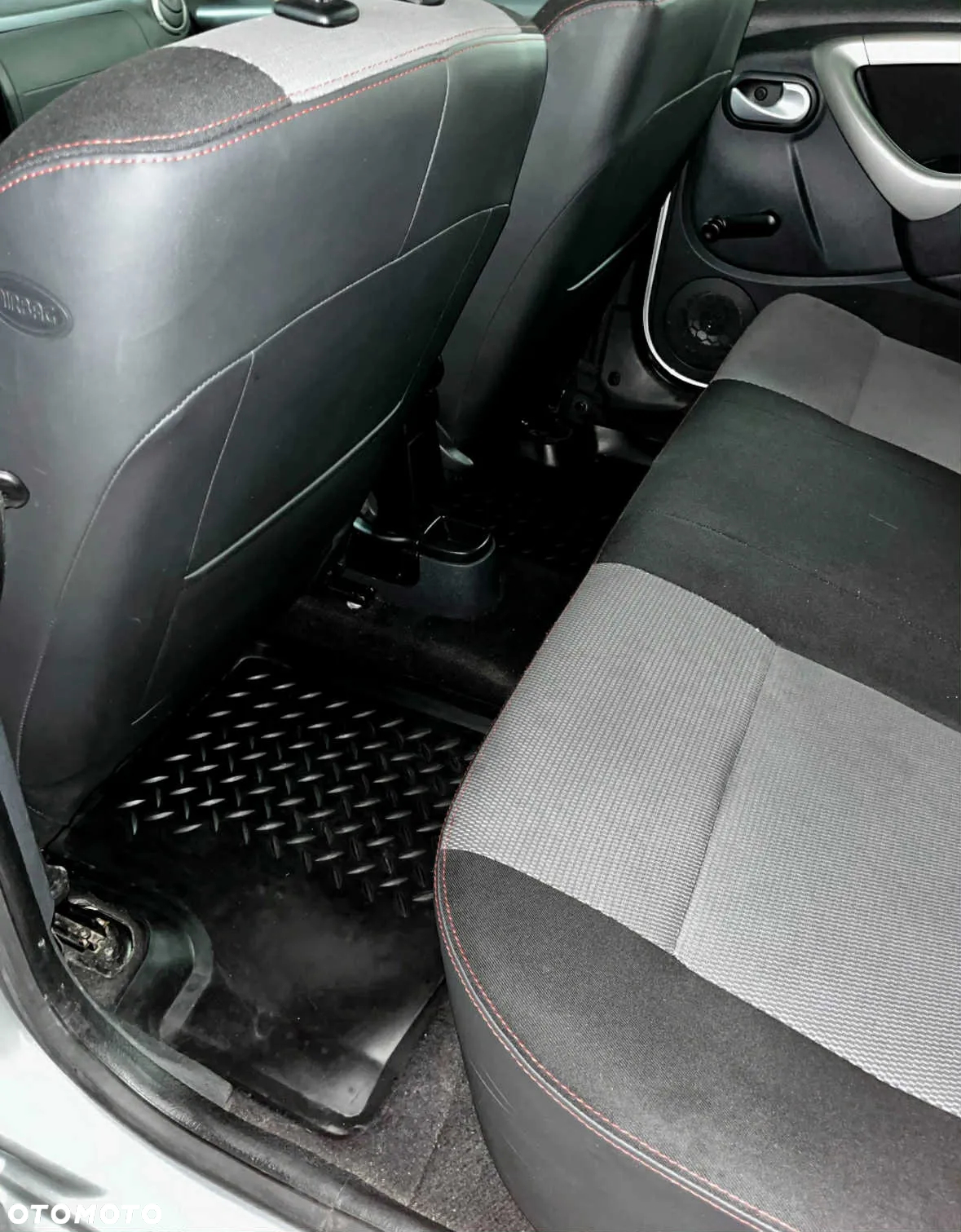 Dacia Duster 1.6 Laureate 4x4 - 8