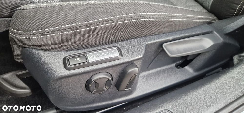 Volkswagen Passat 2.0 TDI SCR DSG Business - 8