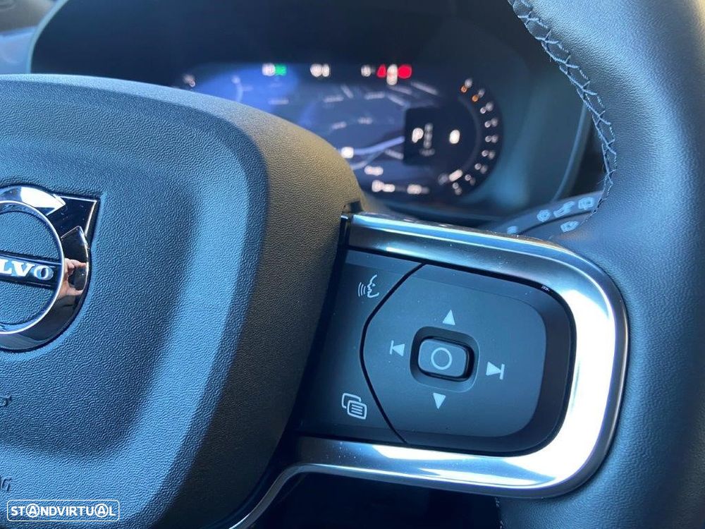 Volvo XC 40 2.0 B3 Black Edition - 23