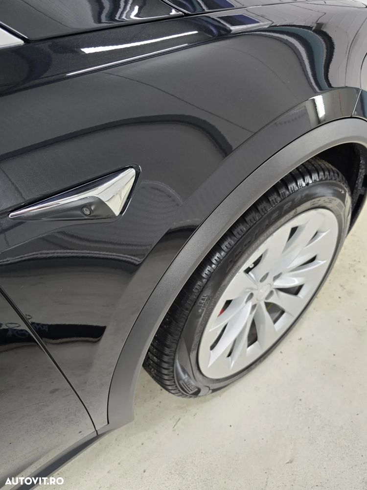 Tesla Model X - 14