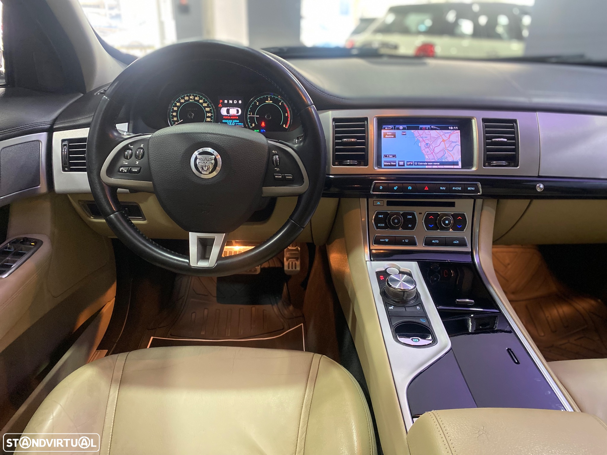 Jaguar XF 2.2 D R-Sport - 29