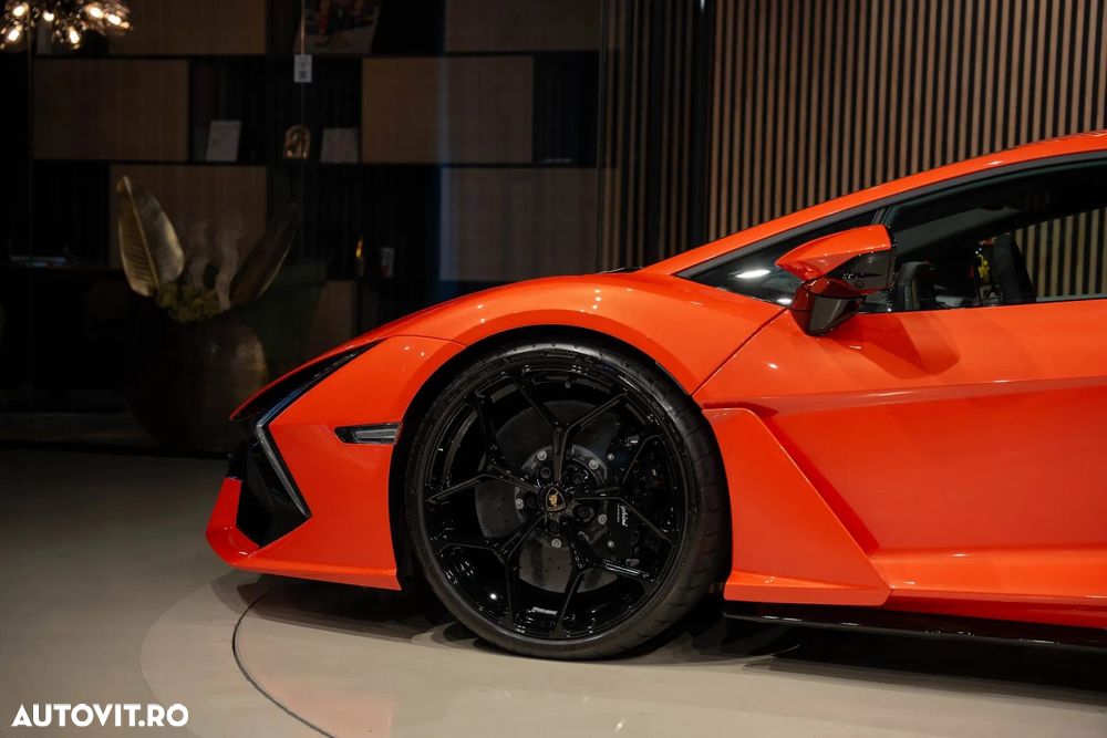 Lamborghini Revuelto - 5