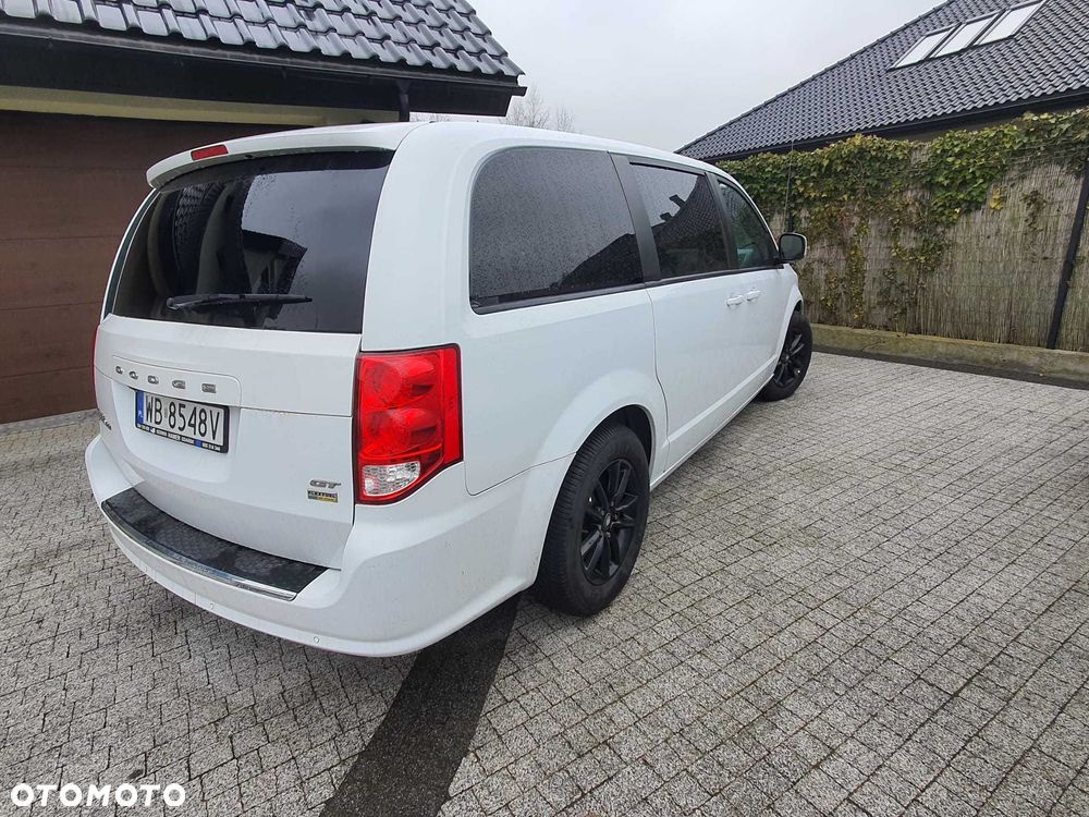 Dodge Grand Caravan - 4
