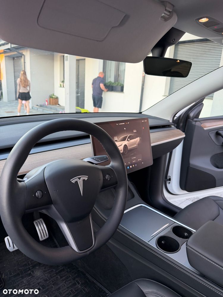 Tesla Model Y Performance AWD - 23