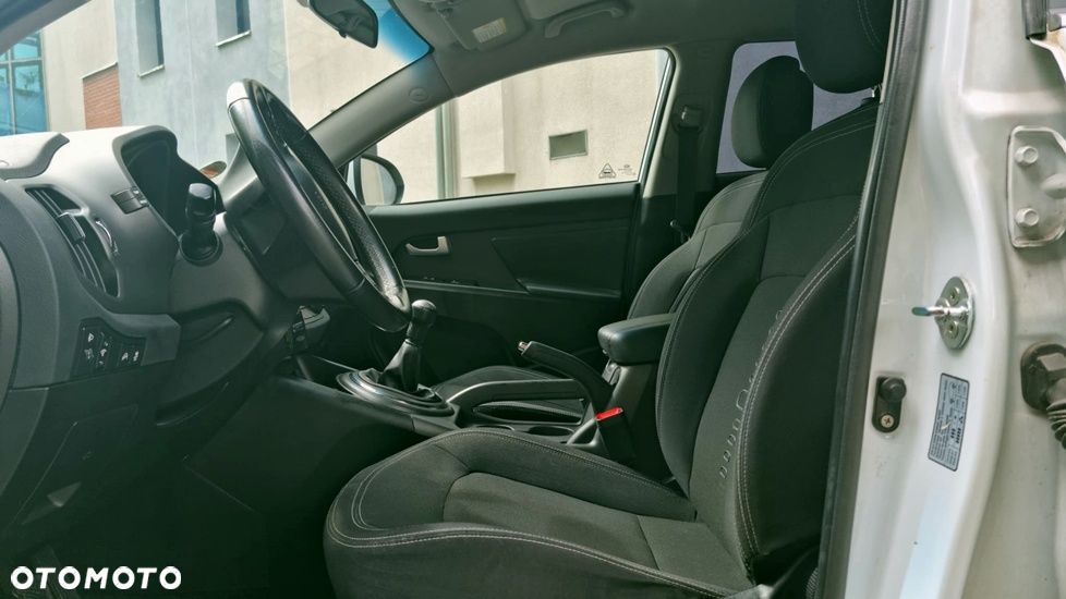 Kia Sportage 2.0 S - 8