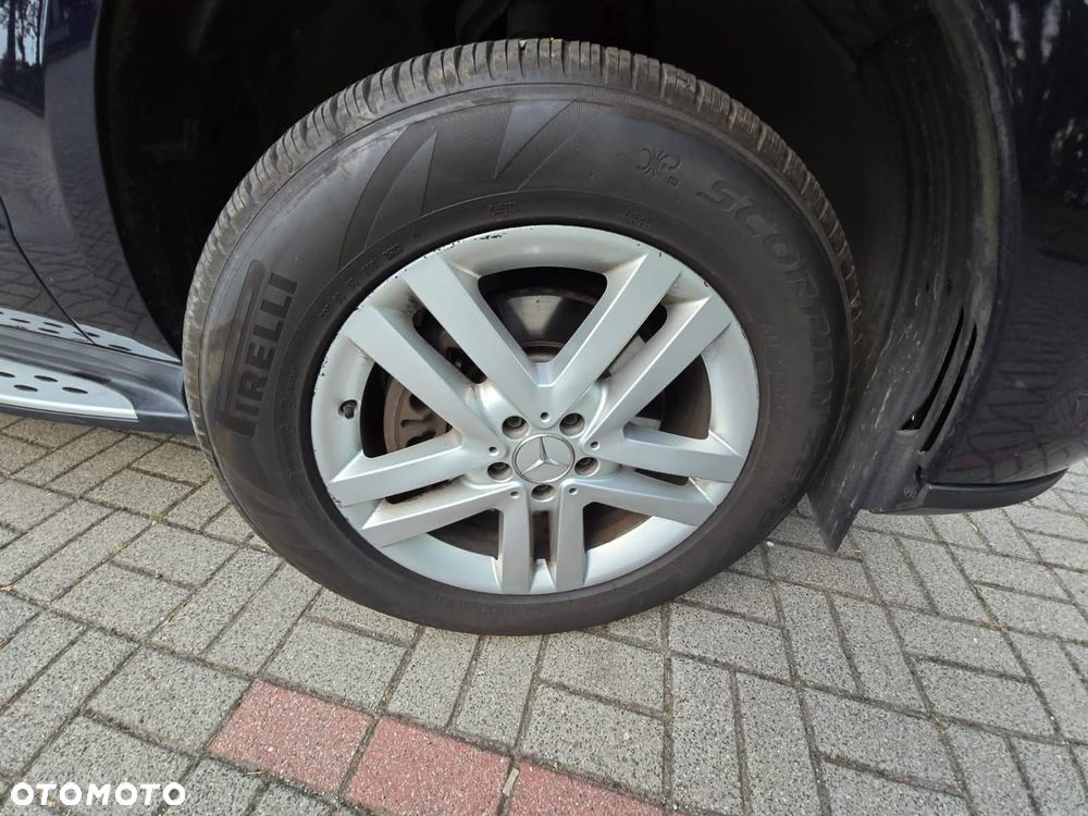 Mercedes-Benz GL - 13