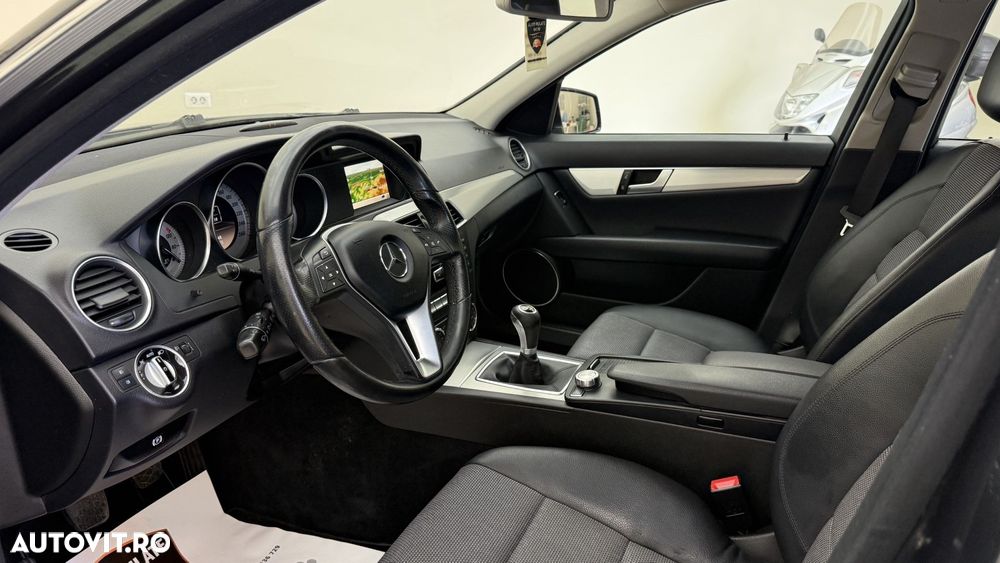 Mercedes-Benz C - 12