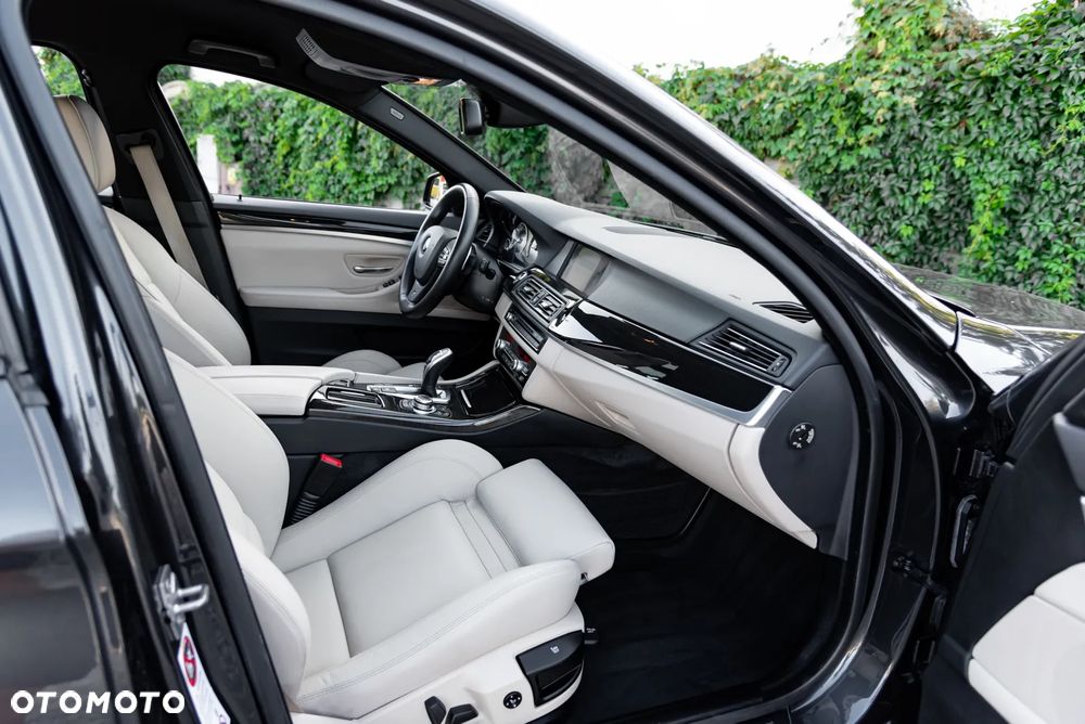 BMW Seria 5 530d xDrive Sport-Aut - 24