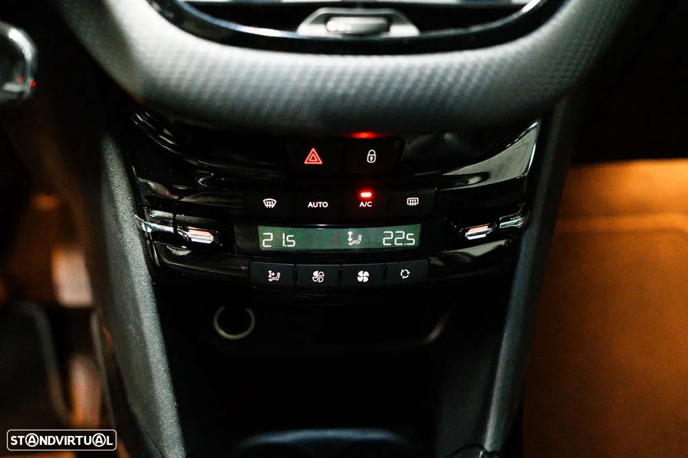 Peugeot 2008 1.2 PureTech Allure - 32