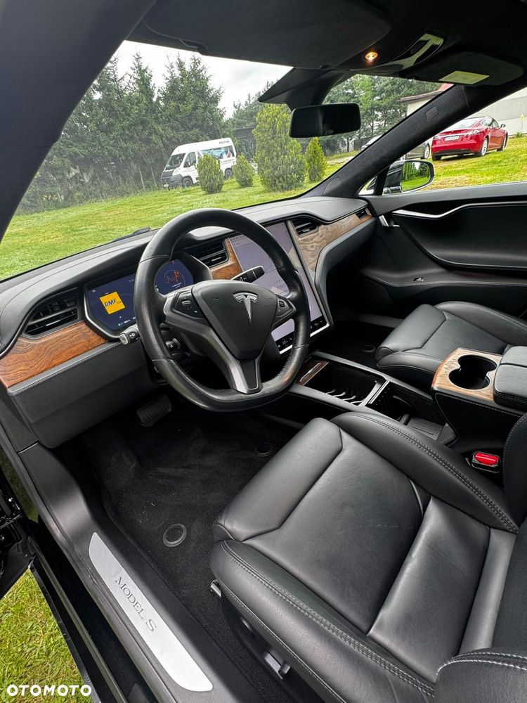 Tesla Model S - 30