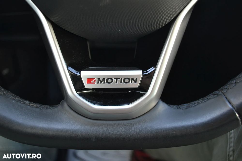 Volkswagen Passat 2.0 TDI SCR DSG 4Motion Elegance - 16