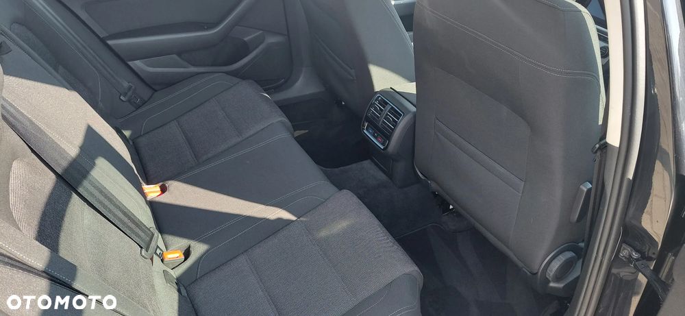 Volkswagen Passat - 15