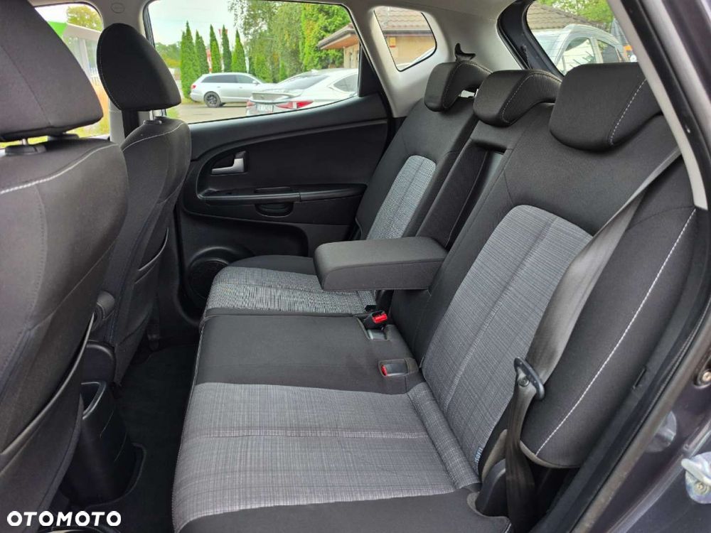 Kia Venga - 34