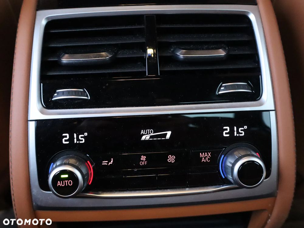 BMW Seria 7 750i xDrive sport - 27