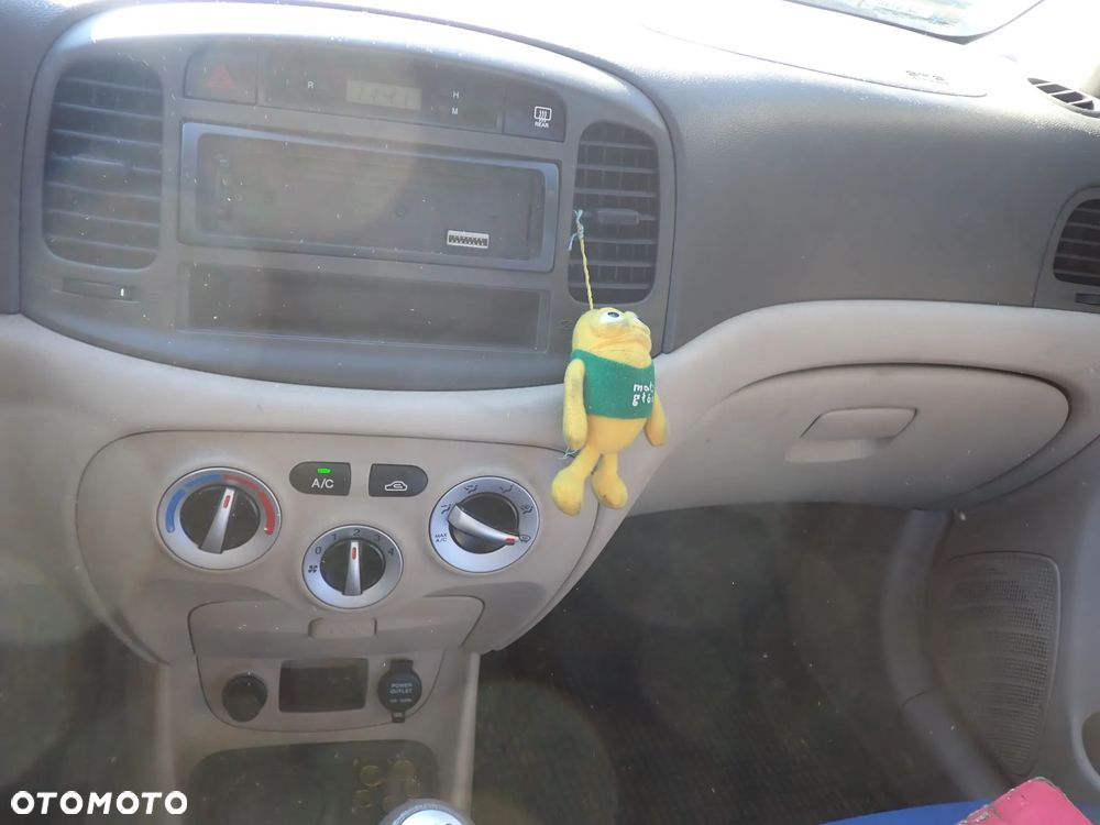 CZĘŚCI - Hyundai Accent III MC 1,4 16V 71KW 97KM G4EE SEDAN LAKIER KQ 2007r. INDEX - 9082 - 9