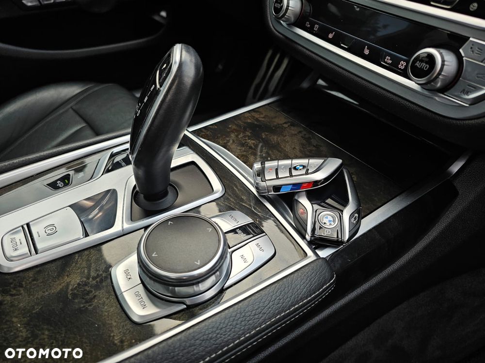 BMW Seria 7 740Li - 28