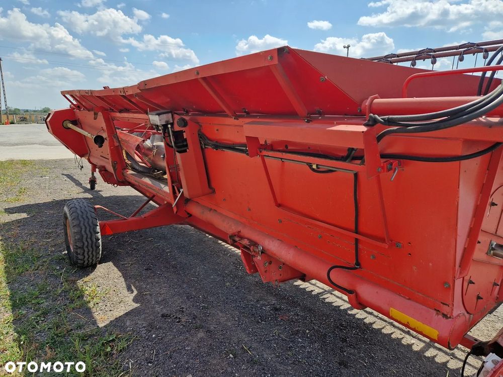 Massey Ferguson MF 36 Claas New Holland P600 - 8
