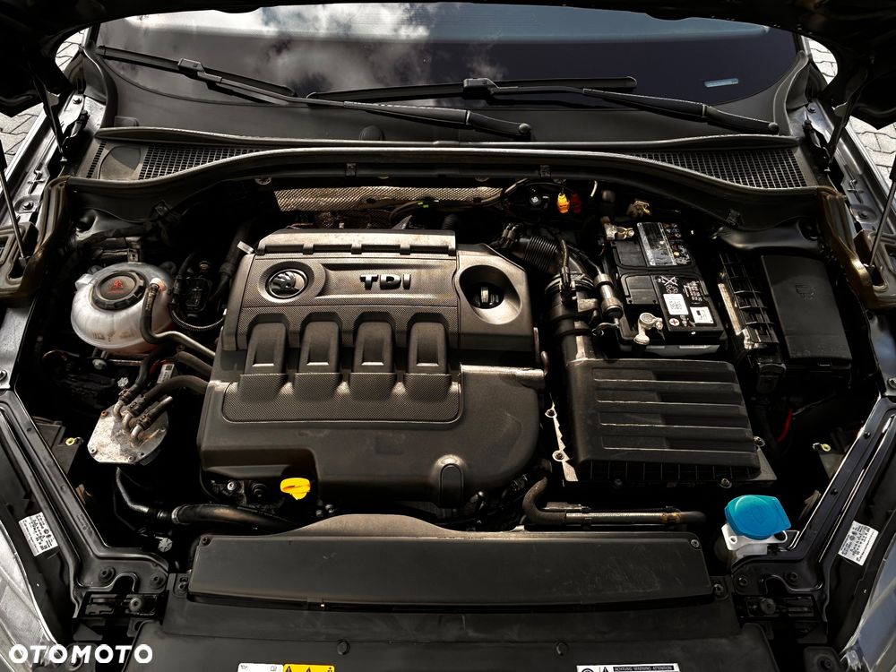 Skoda Superb 2.0 TDI DSG Premium Edition - 37