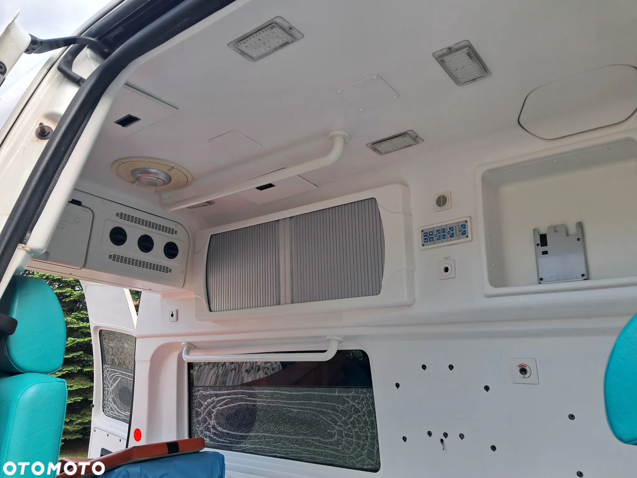 Volkswagen Transporter T5 Karetka Ambulans 4X4 - 7