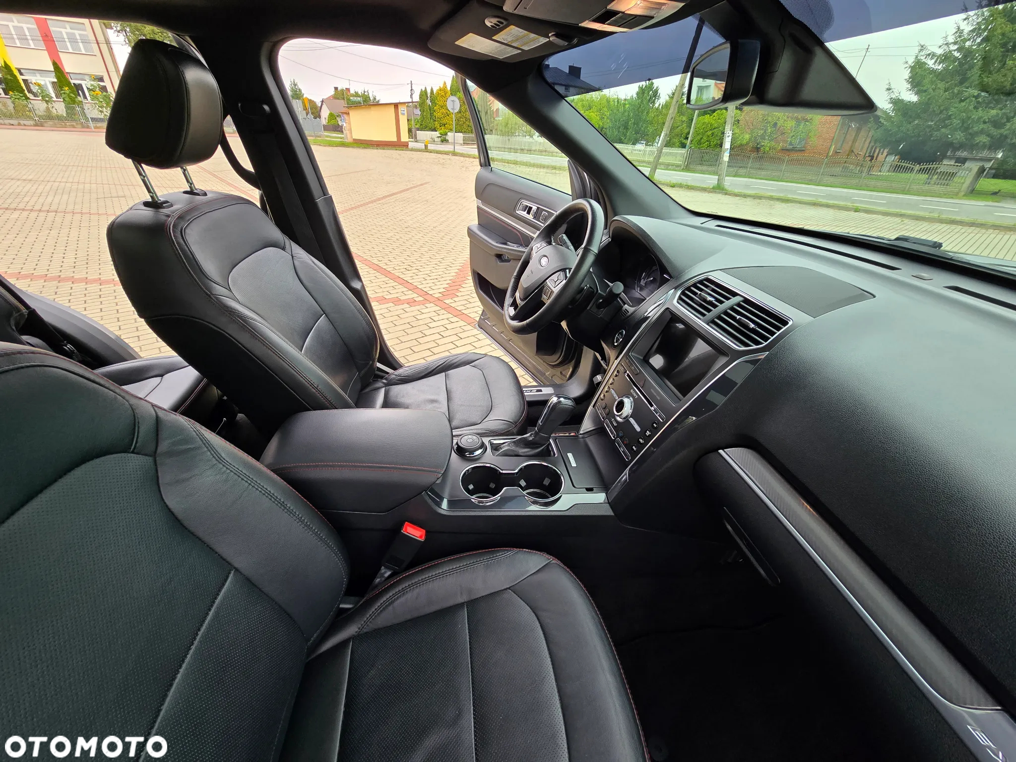 Ford Explorer - 10