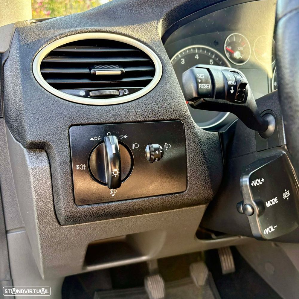 Ford Focus 1.4 16V S - 6