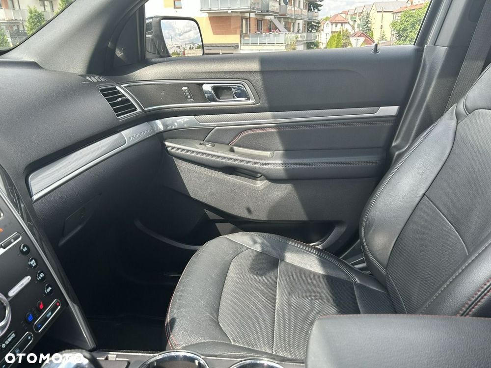 Ford Explorer - 22