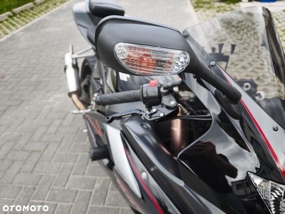 Suzuki GSX-R - 15