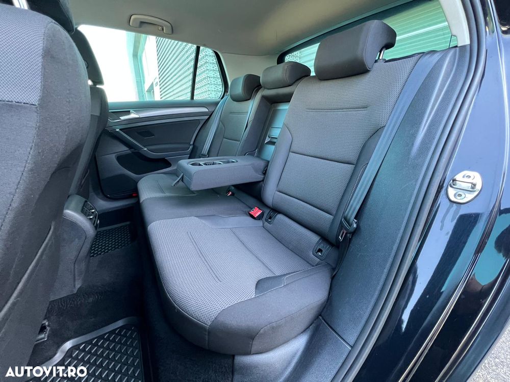 Volkswagen e-Golf - 11