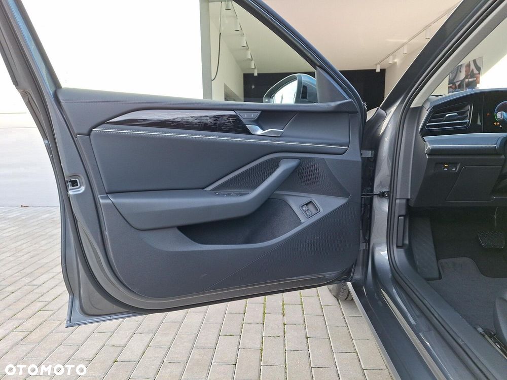 Volkswagen Passat - 10