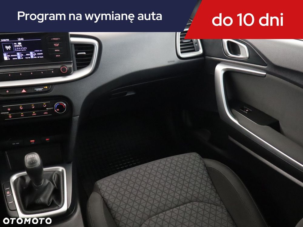 Kia Ceed - 10