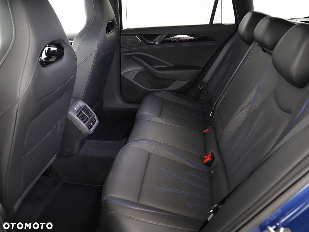 Volkswagen Passat - 11