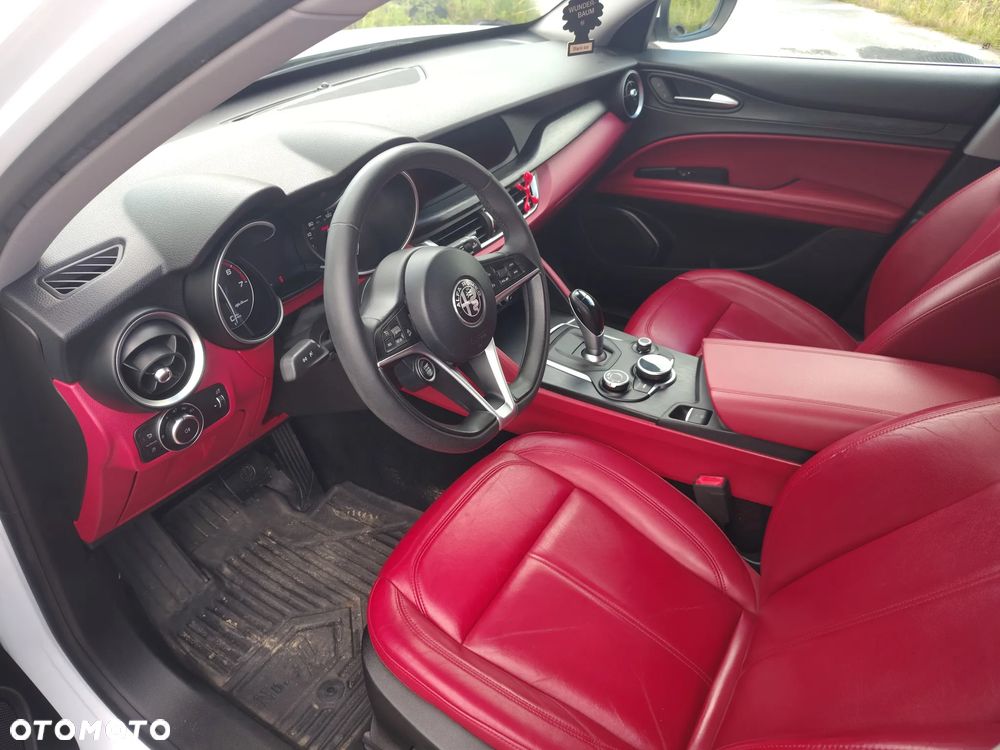 Alfa Romeo Stelvio - 9