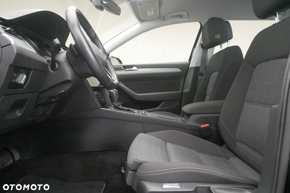 Volkswagen Passat Variant 2.0 TSI Business DSG - 12