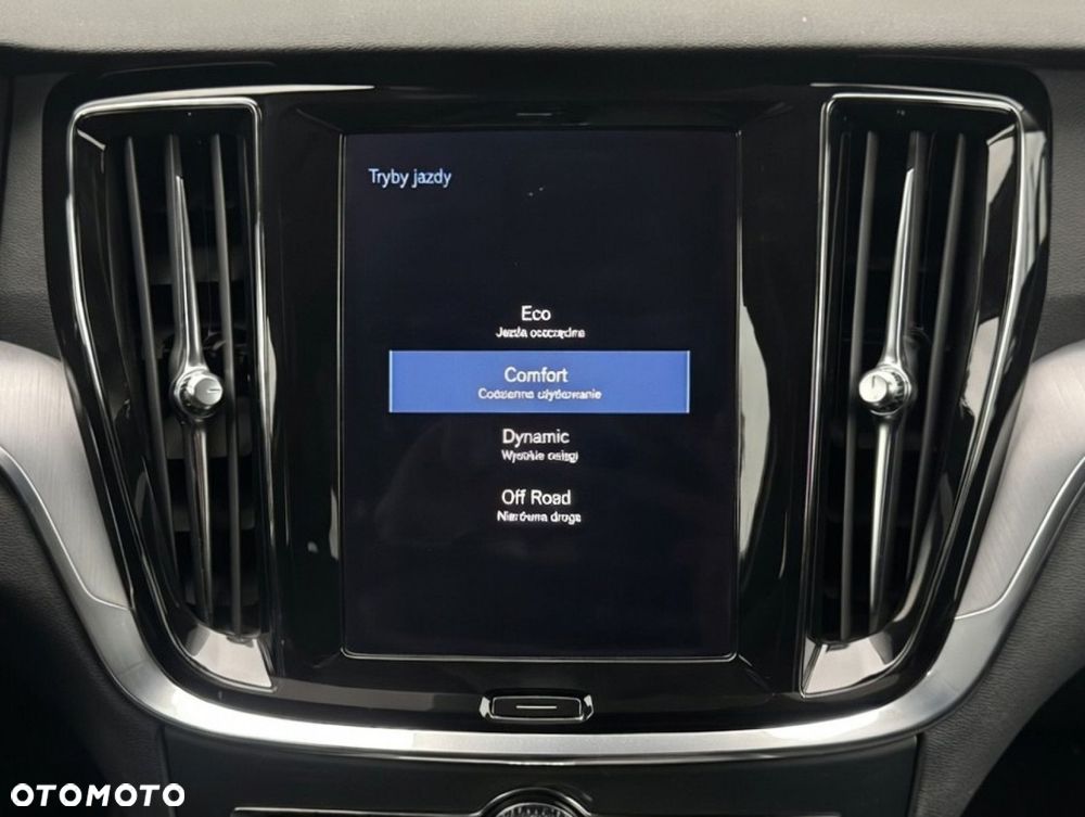 Volvo V60 Cross Country - 12