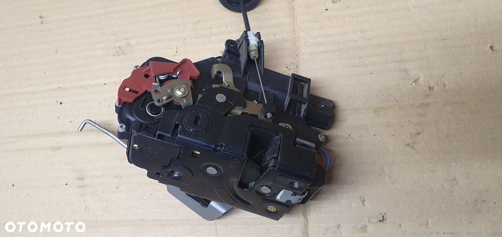 Zamek prawy tył tylny prawy Audi A4 B6 8E0839016C - 4