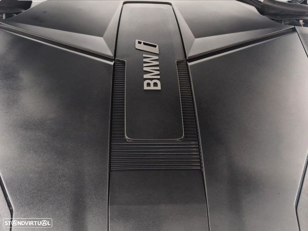 BMW i7 - 12